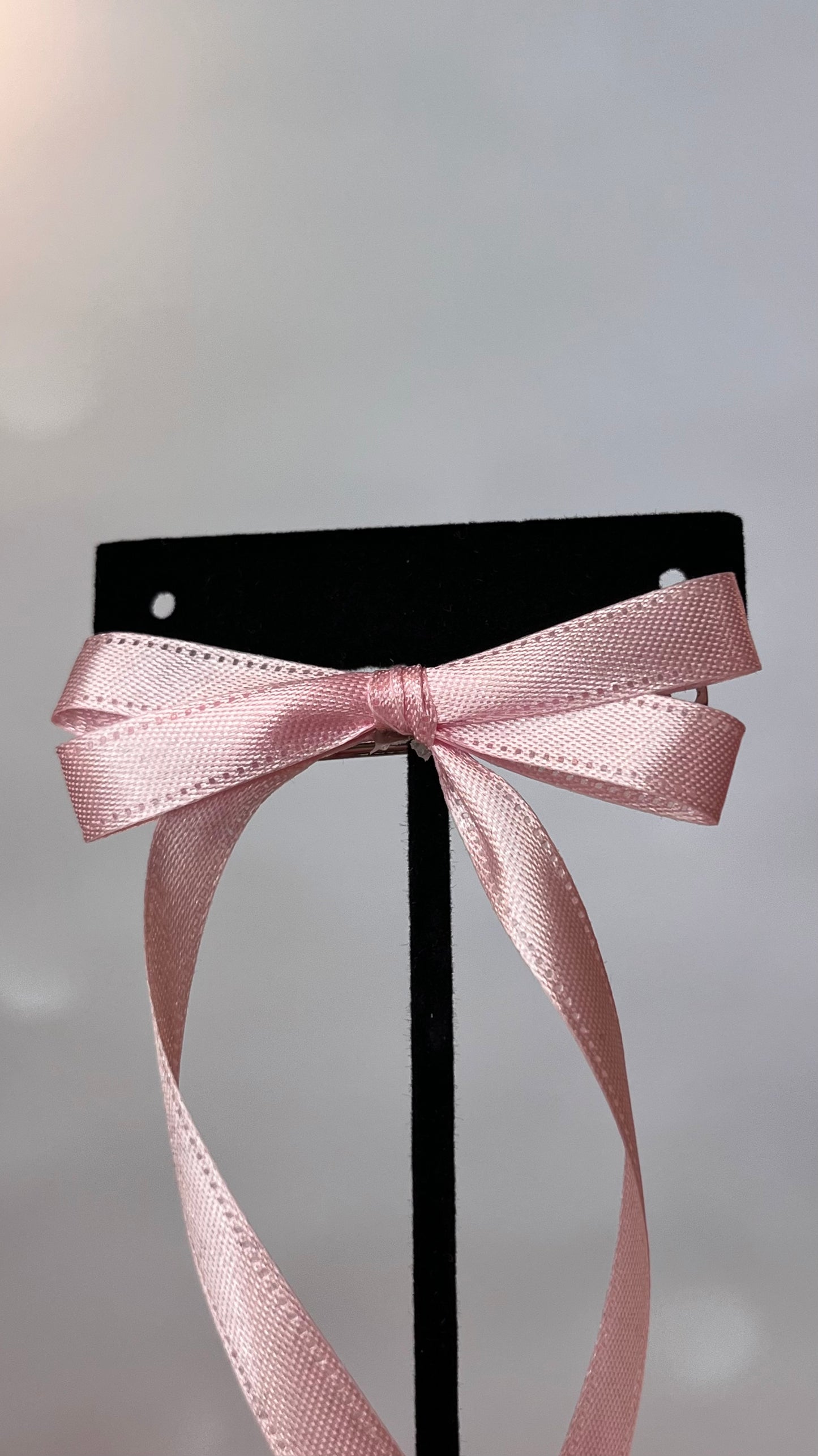 Satin double bow in classic pink